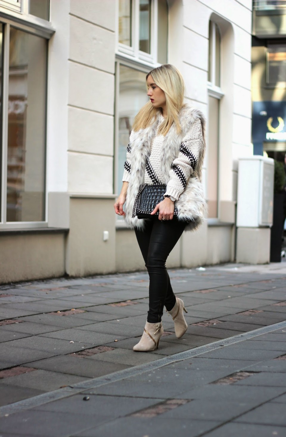 https://www.fashiontwinstinct.com/wp-content/uploads/2015/01/IMG_0342-960x1468_c.jpg