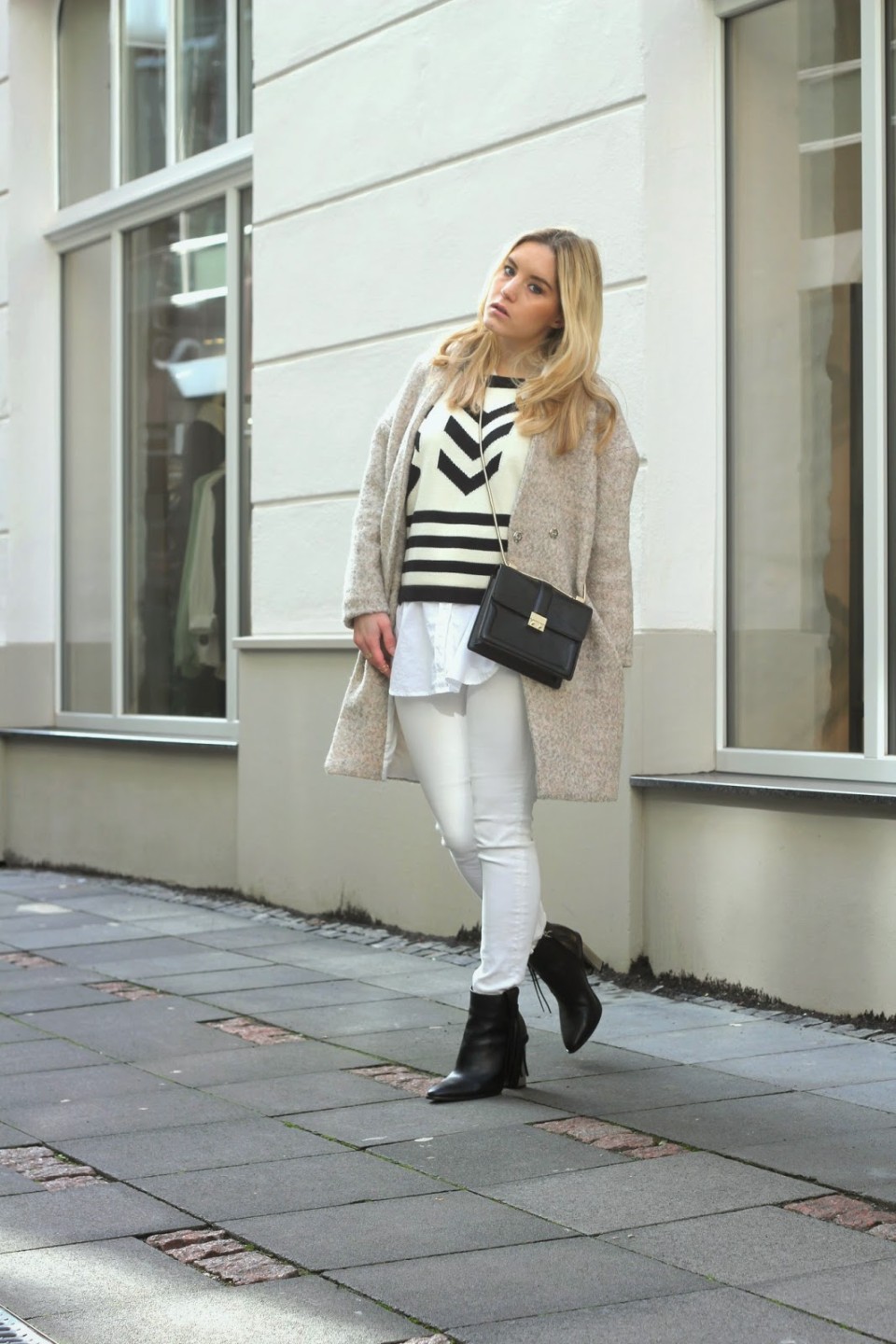 https://www.fashiontwinstinct.com/wp-content/uploads/2015/02/IMG_2668-960x1440_c.jpg