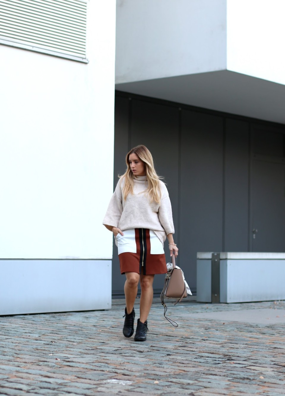 https://www.fashiontwinstinct.com/wp-content/uploads/2015/09/IMG_8279-960x1334_c.jpg