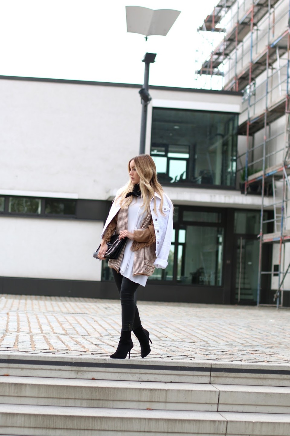 https://www.fashiontwinstinct.com/wp-content/uploads/2015/10/IMG_9469-960x1440_c.jpg