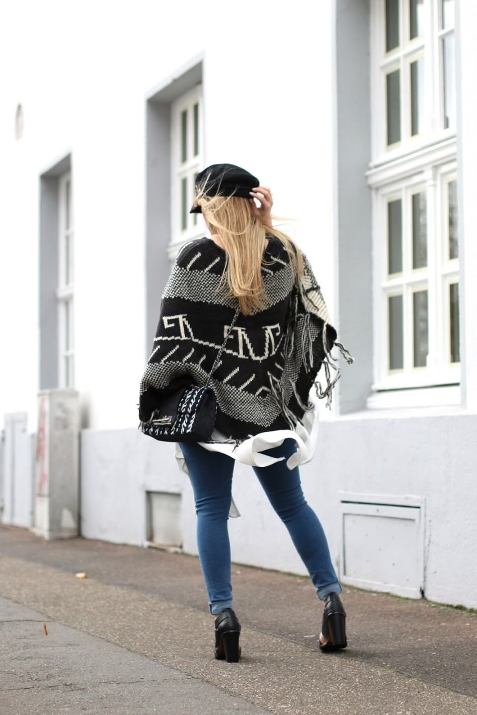 https://www.fashiontwinstinct.com/wp-content/uploads/2015/11/IMG_9909-960x1440_c.jpg