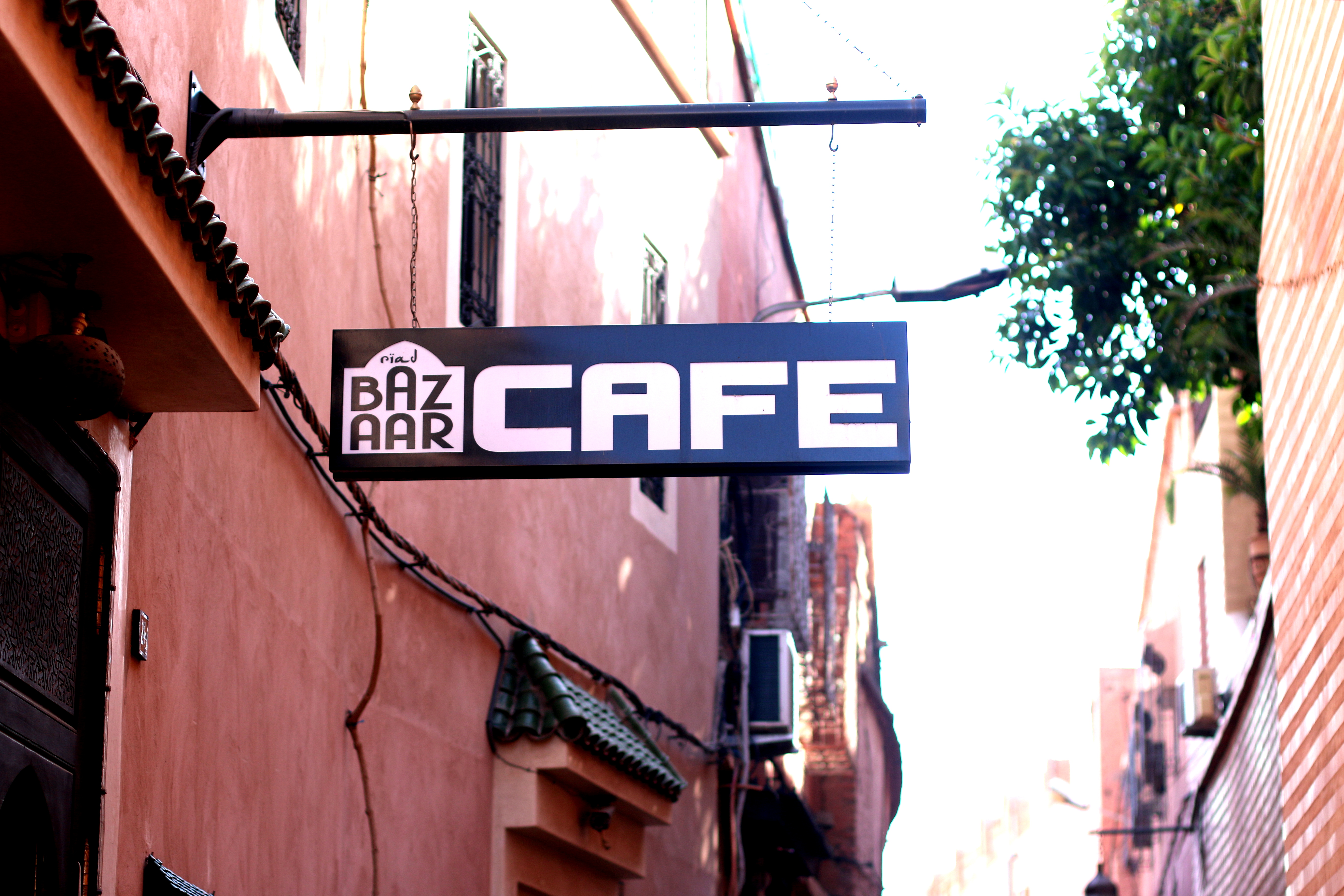marrakech travel guide food tips recommendations bazaar cafe chicken pastilla