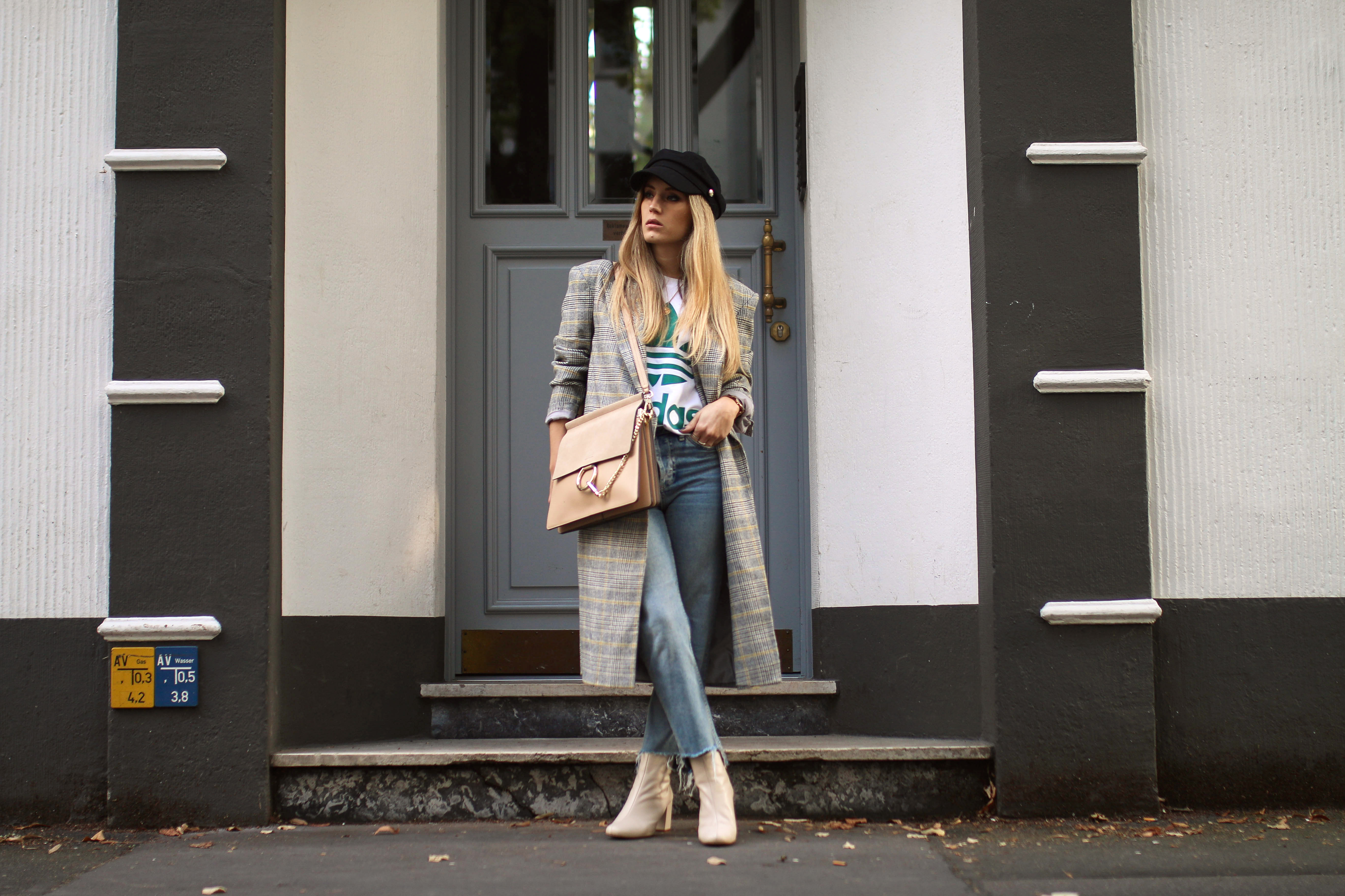 https://www.fashiontwinstinct.com/wp-content/uploads/2017/09/baker-boy-hat-autumn-winter-2017-trend-checked-coat-streetstyle-fashion-blog.jpg