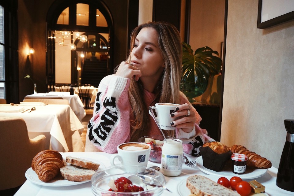 https://www.fashiontwinstinct.com/wp-content/uploads/2018/01/The-College-Hotel-Amsterdam-breakfast-review-travel-blog-960x641_c.jpg